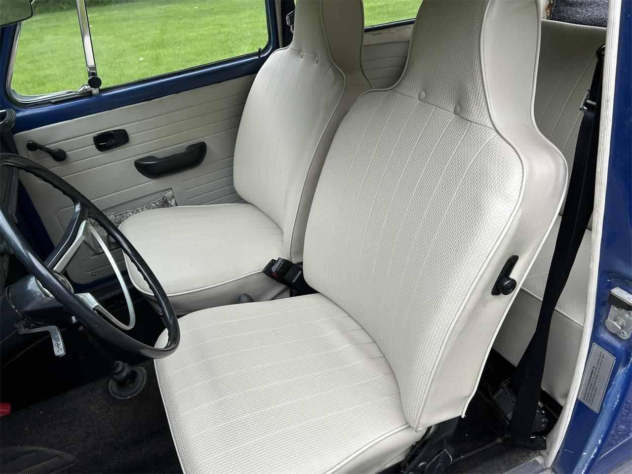 Volkswagen-Super-beetle-1971-Blue-Off-White-21