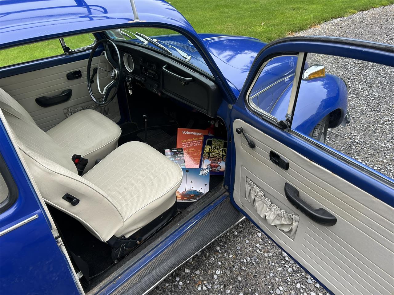 Volkswagen-Super-beetle-1971-Blue-Off-White-28
