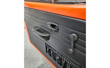 Volkswagen-Super-beetle-1971-Clementine-Orange-Black-7