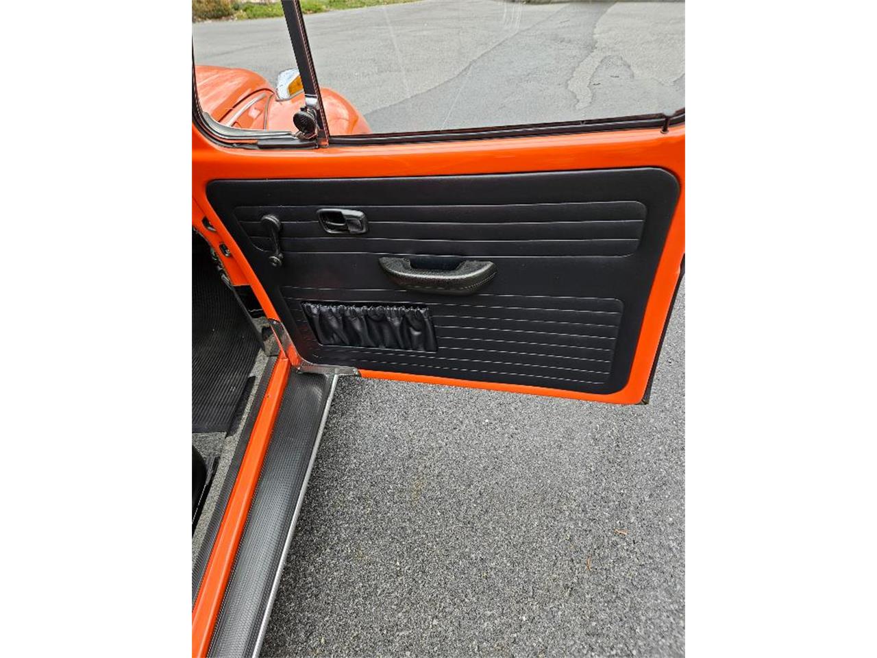 Volkswagen-Super-beetle-1971-Clementine-Orange-Black-9