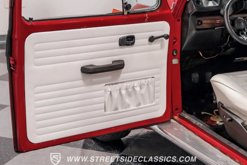 Volkswagen-Super-beetle-1975-Red-White-34