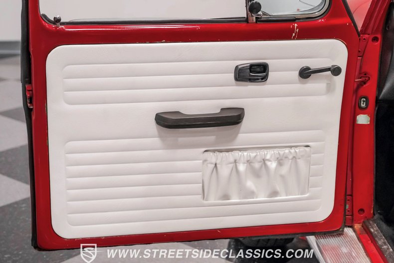 Volkswagen-Super-beetle-1975-Red-White-35