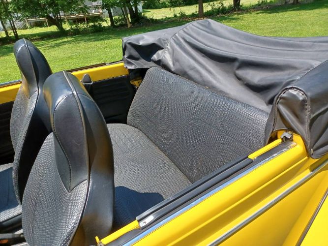 Volkswagen-Super-beetle-1975-Yellow-3