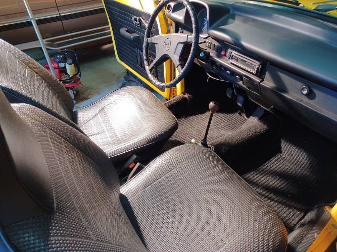 Volkswagen-Super-beetle-1975-Yellow-5