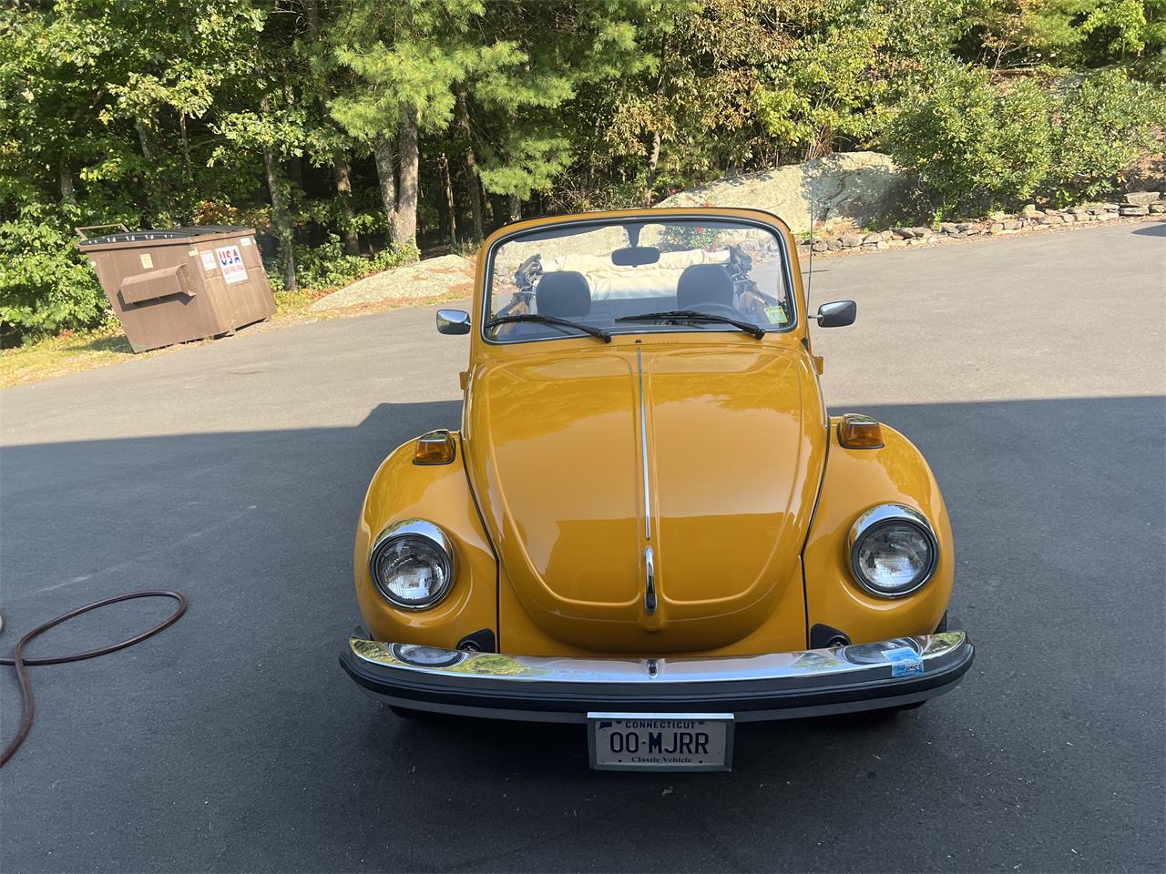 Volkswagen-Super-beetle-1978-Canary-yellow-Black-1