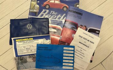 Volkswagen-Super-beetle-1978-Canary-yellow-Black-2