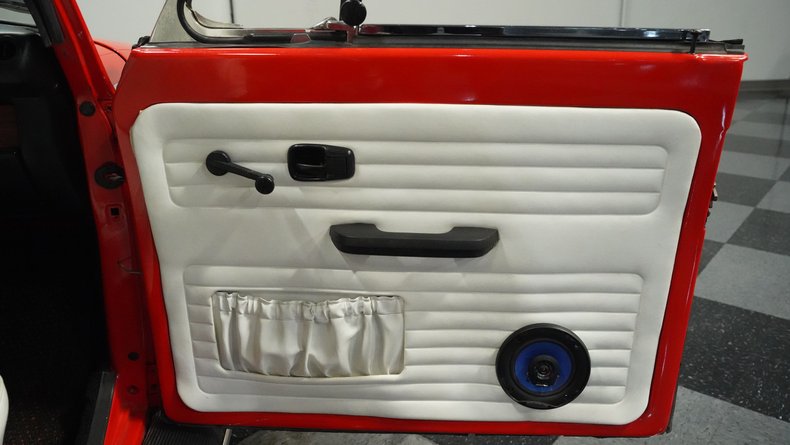 Volkswagen-Super-beetle-1979-Red-White-17