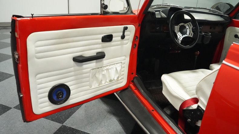 Volkswagen-Super-beetle-1979-Red-White-4