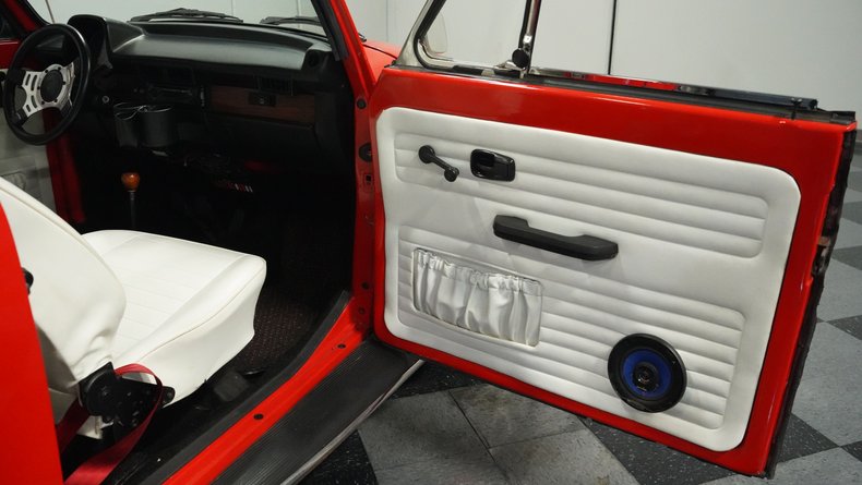 Volkswagen-Super-beetle-1979-Red-White-49
