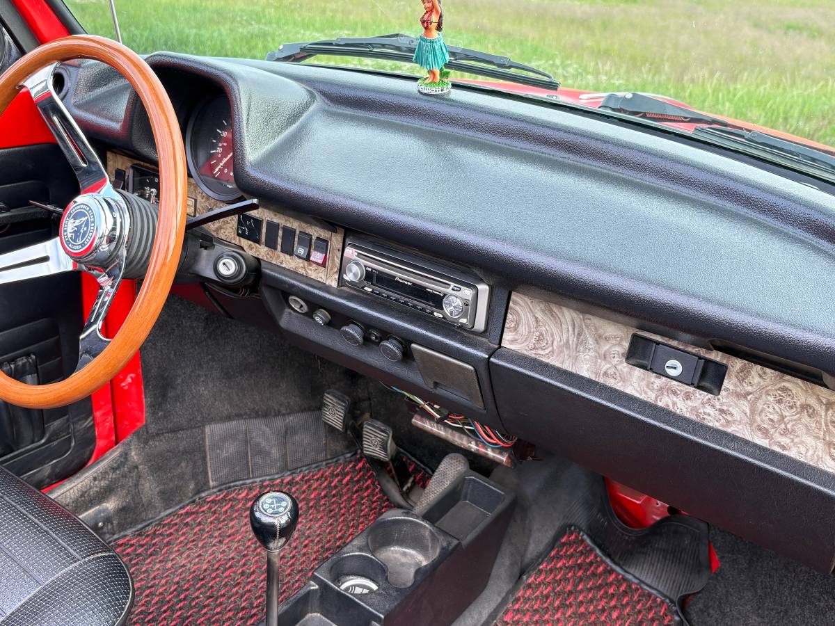 Volkswagen-Super-beetle-1979-red-8