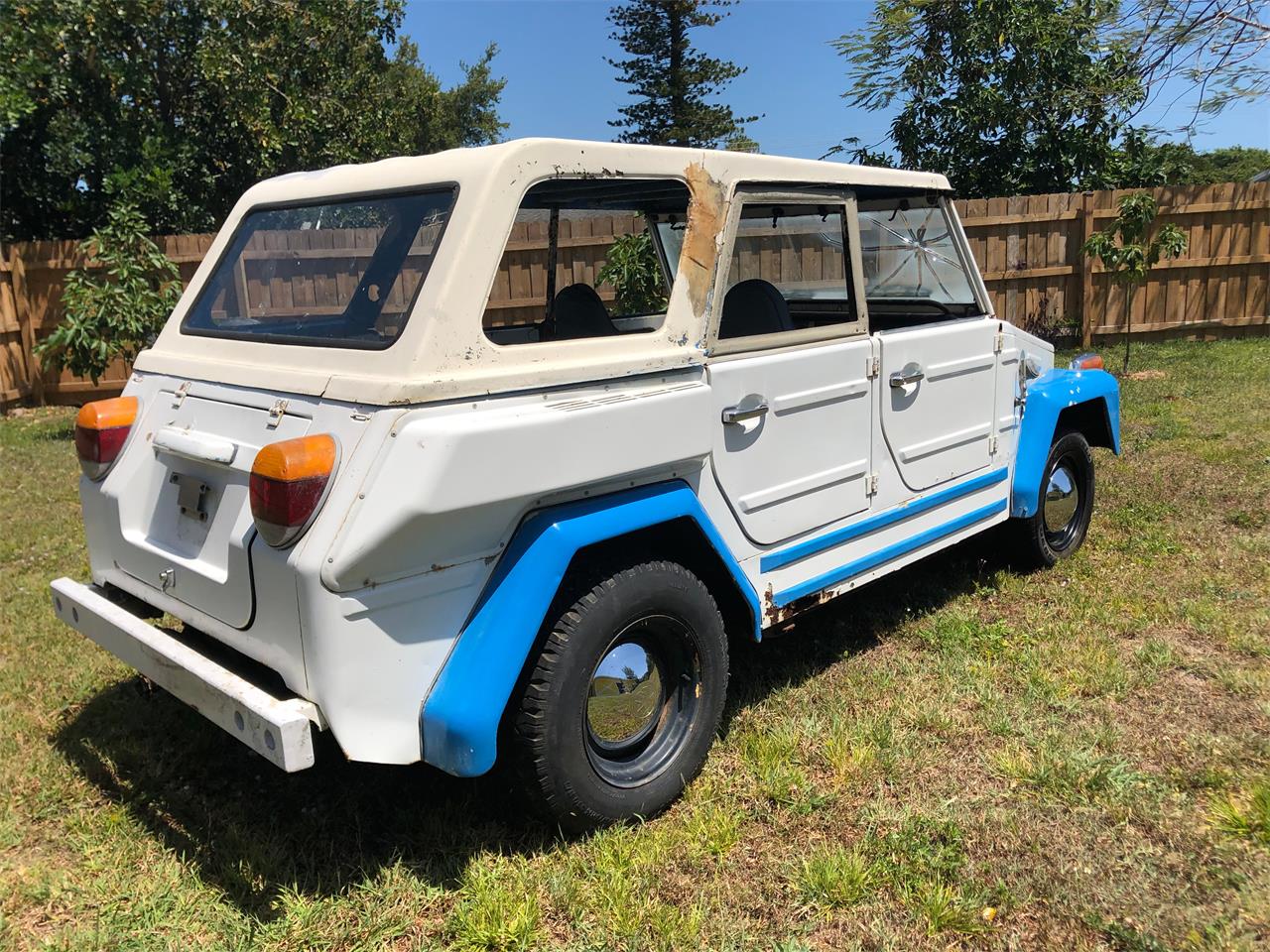 Volkswagen-Thing-1974-White-Blue-White-Blue-1