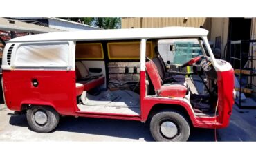 Volkswagen-Transporter-1971-Red-White-1
