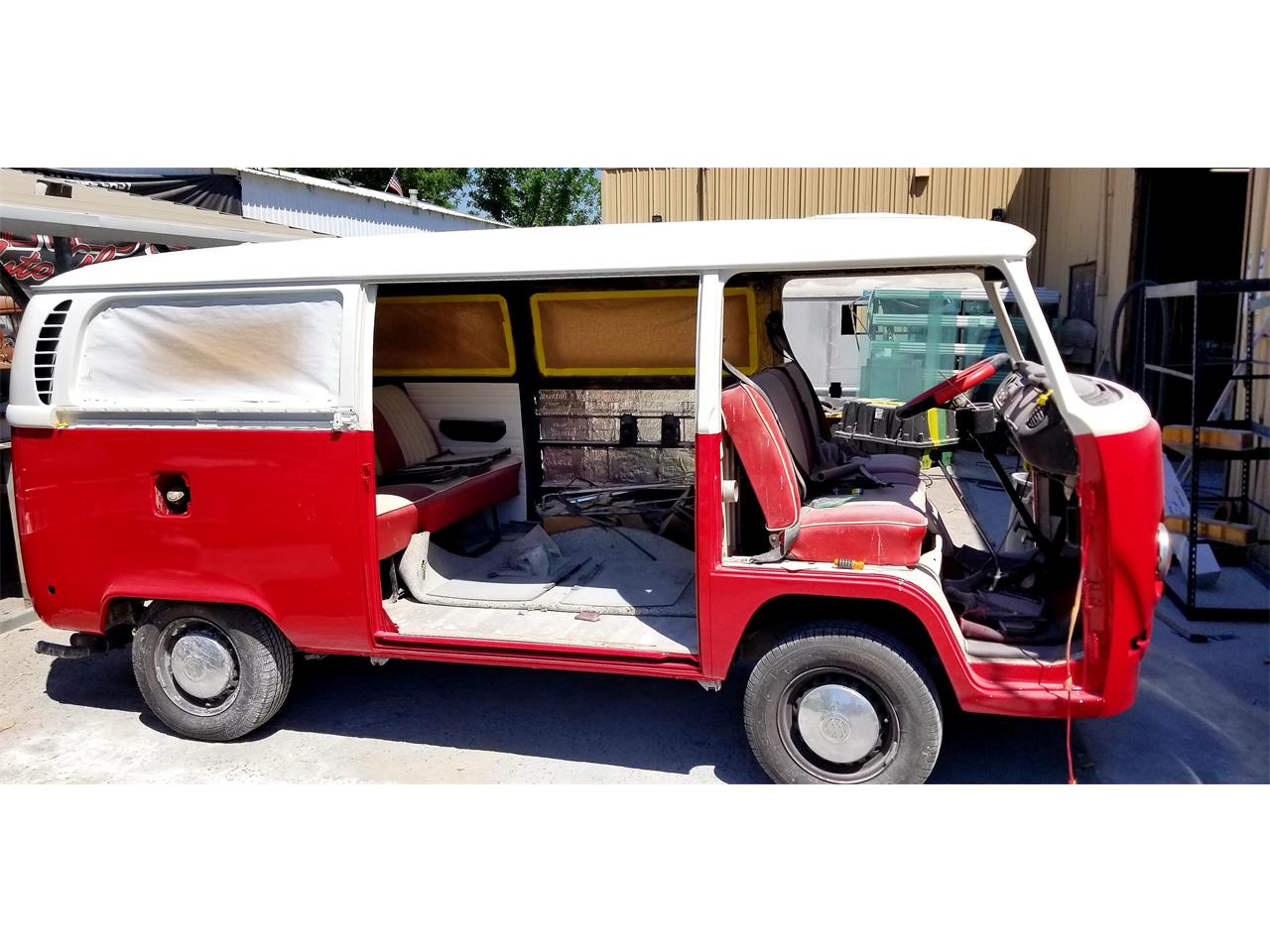 Volkswagen-Transporter-1971-Red-White-1