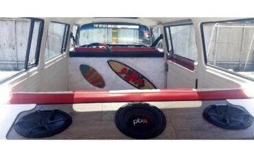 Volkswagen-Transporter-1971-Red-White-10