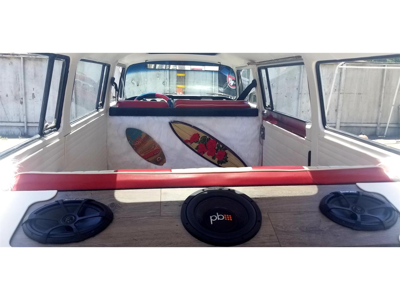 Volkswagen-Transporter-1971-Red-White-10