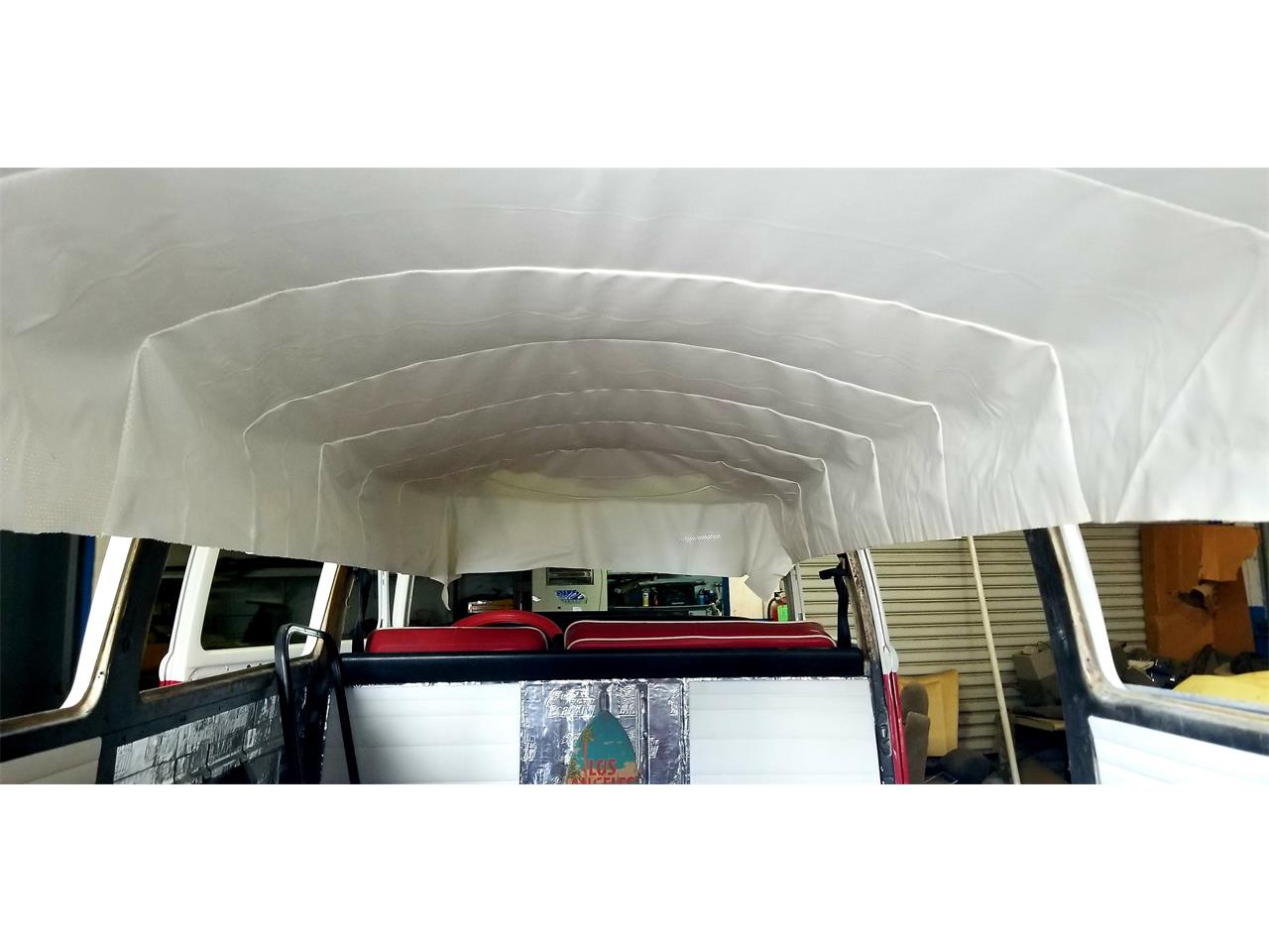 Volkswagen-Transporter-1971-Red-White-12
