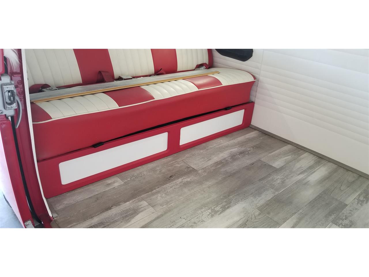 Volkswagen-Transporter-1971-Red-White-16