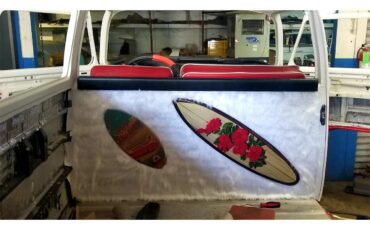 Volkswagen-Transporter-1971-Red-White-19
