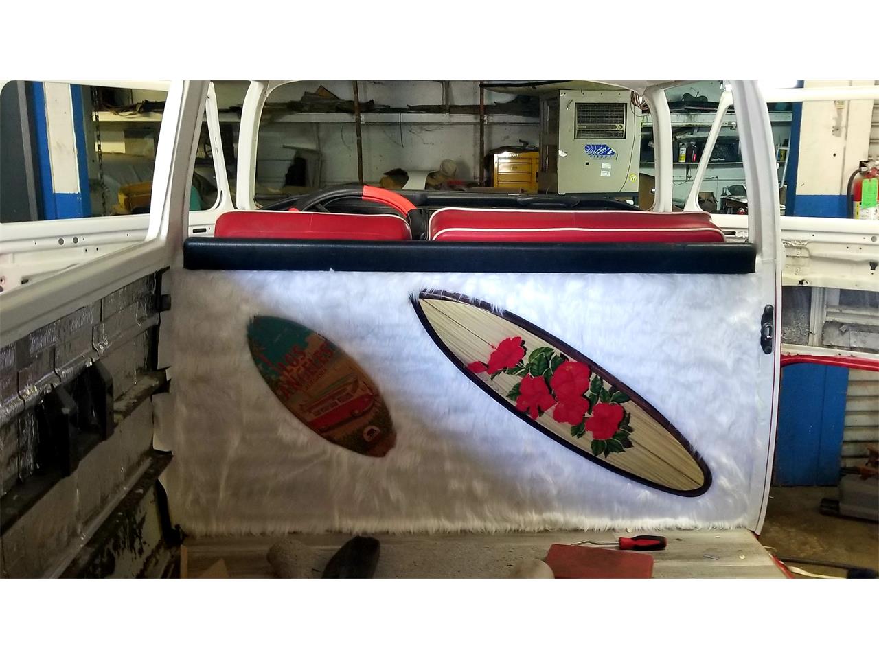Volkswagen-Transporter-1971-Red-White-19