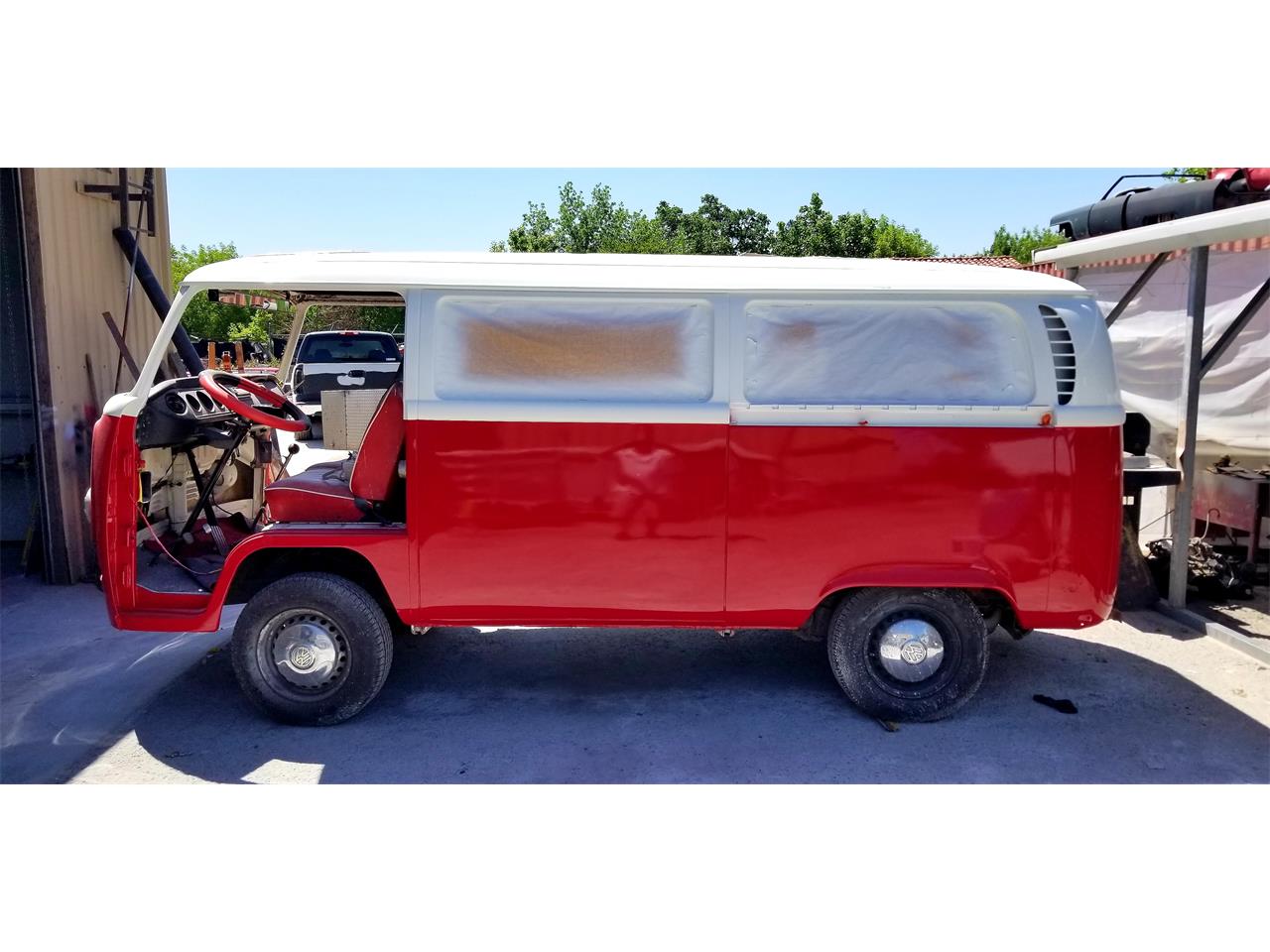 Volkswagen-Transporter-1971-Red-White-20