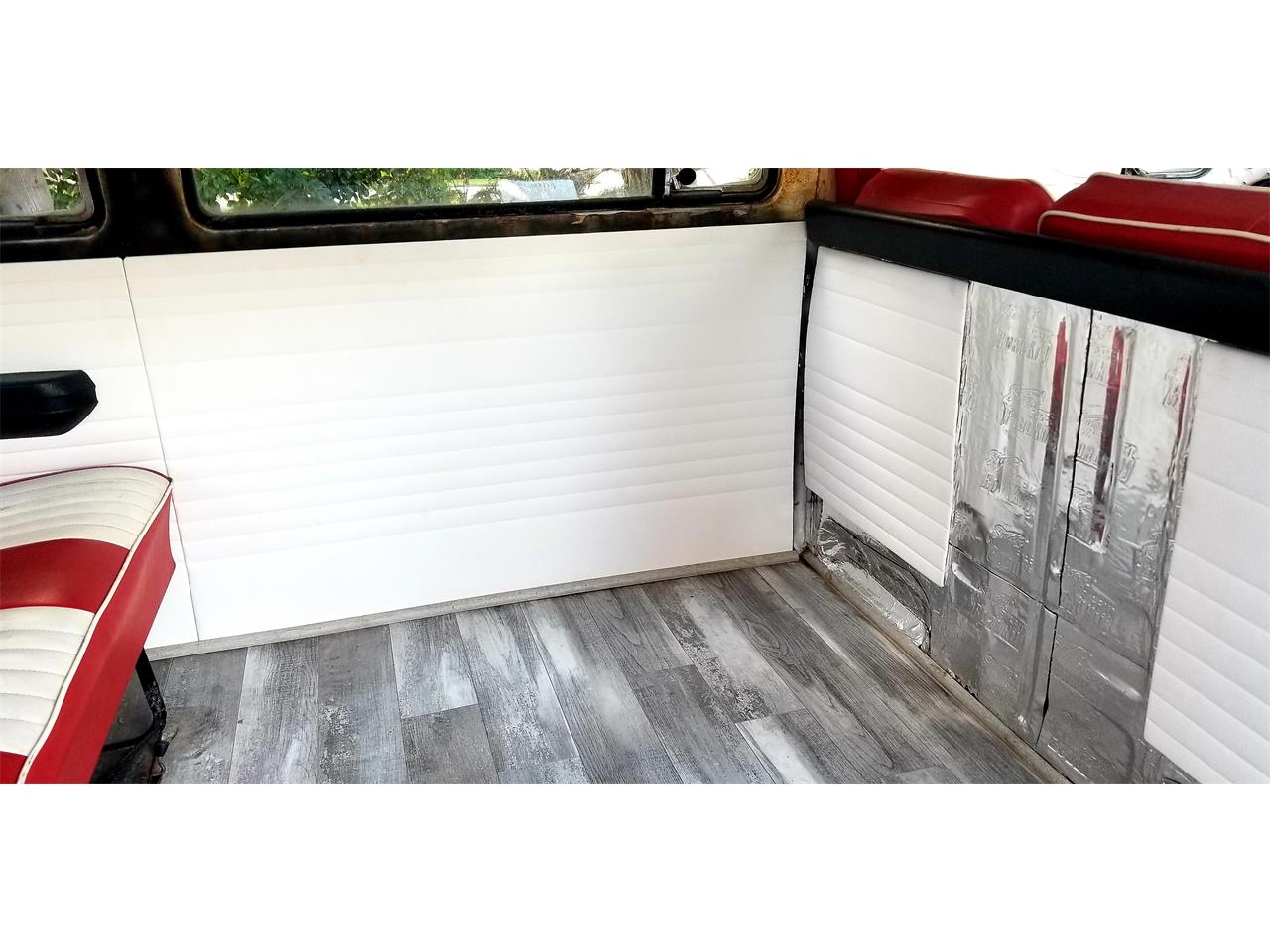 Volkswagen-Transporter-1971-Red-White-25
