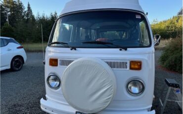 Volkswagen-Transporter-1973-White-blue-1