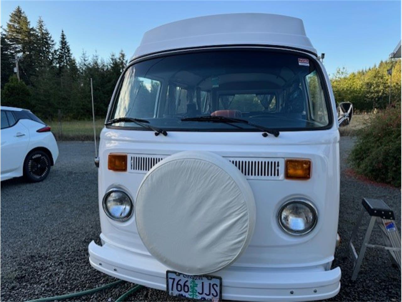 Volkswagen-Transporter-1973-White-blue-1