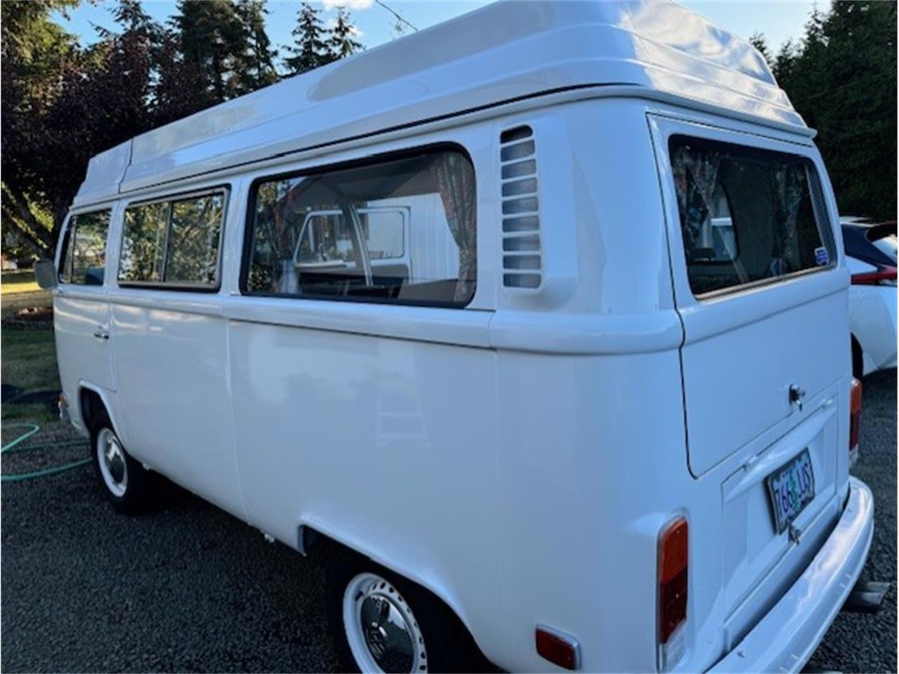 Volkswagen-Transporter-1973-White-blue-11