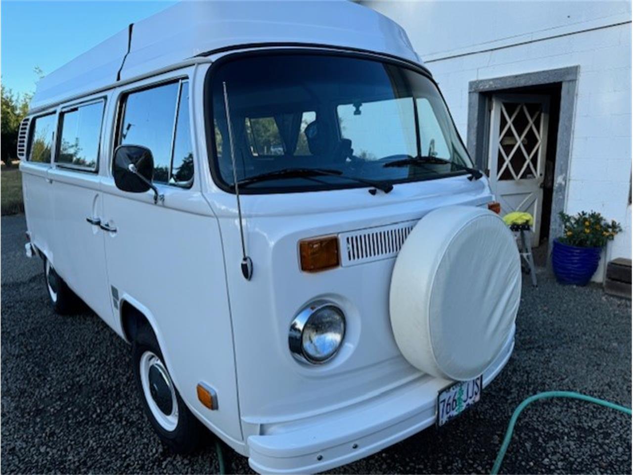 Volkswagen-Transporter-1973-White-blue-12