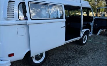 Volkswagen-Transporter-1973-White-blue-13