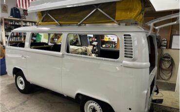 Volkswagen-Transporter-1973-White-blue-15