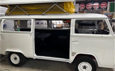 Volkswagen-Transporter-1973-White-blue-18