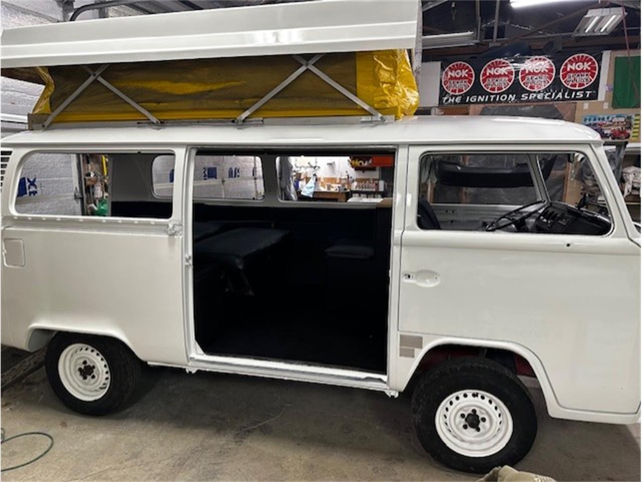 Volkswagen-Transporter-1973-White-blue-18
