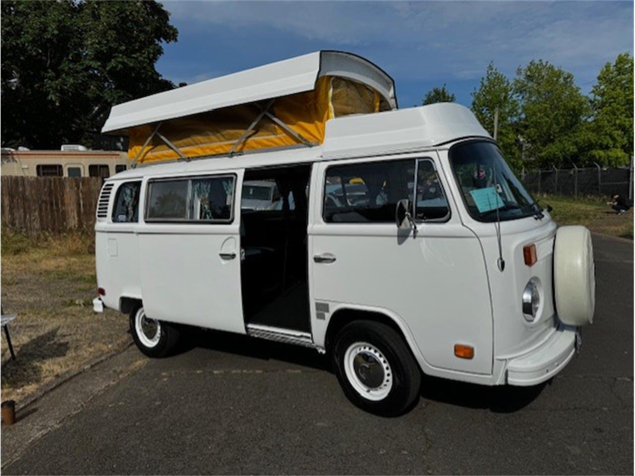 Volkswagen-Transporter-1973-White-blue-19
