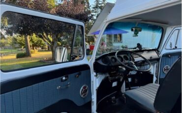 Volkswagen-Transporter-1973-White-blue-20