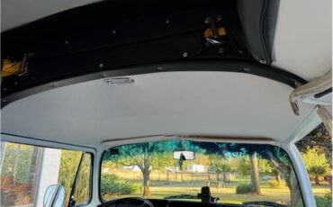 Volkswagen-Transporter-1973-White-blue-25