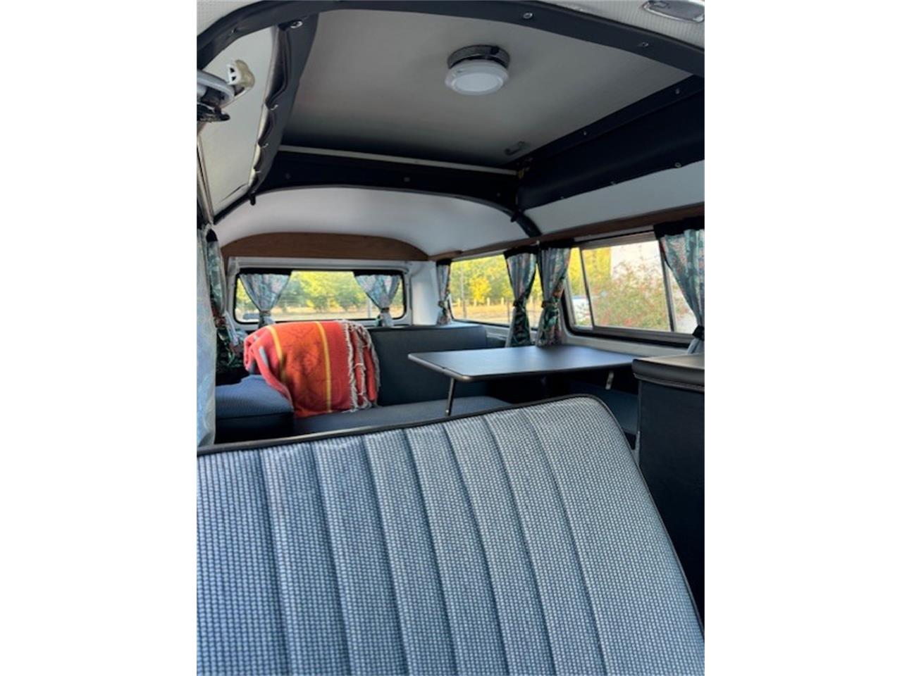 Volkswagen-Transporter-1973-White-blue-27