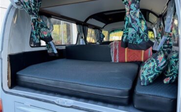 Volkswagen-Transporter-1973-White-blue-4