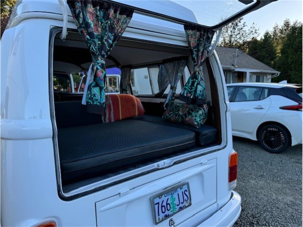 Volkswagen-Transporter-1973-White-blue-5