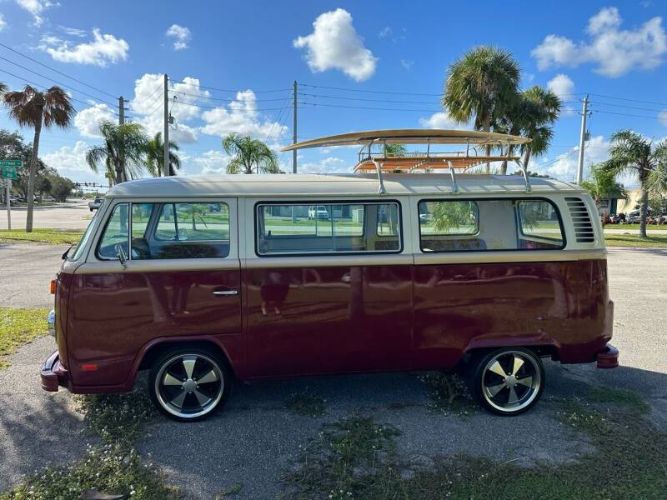 Volkswagen-Transporter-1979-Burgundy-Tan-2