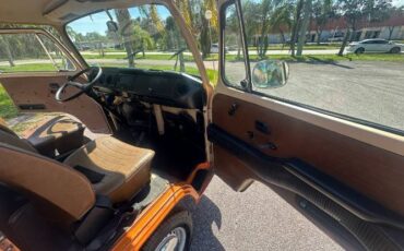 Volkswagen-Transporter-1979-Orange-12