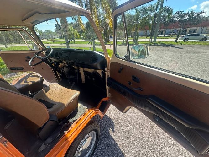 Volkswagen-Transporter-1979-Orange-12
