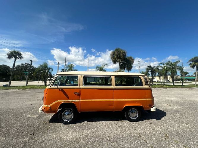 Volkswagen-Transporter-1979-Orange-13