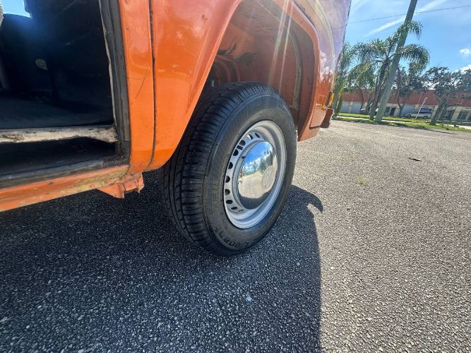 Volkswagen-Transporter-1979-Orange