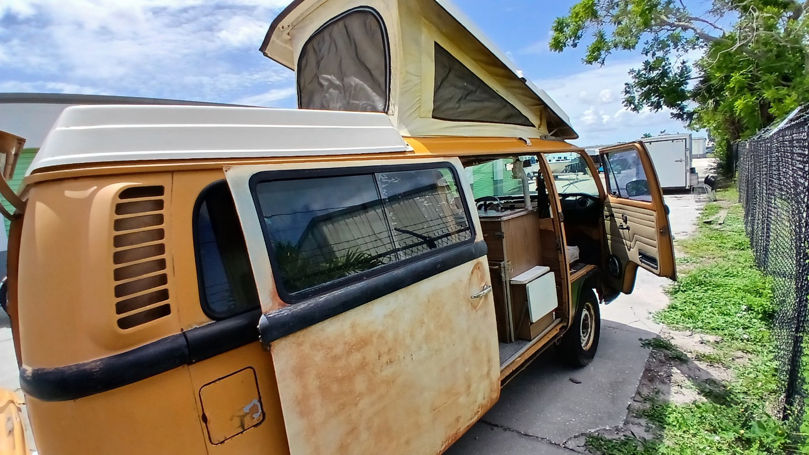 Volkswagen-Type-2-1972-1
