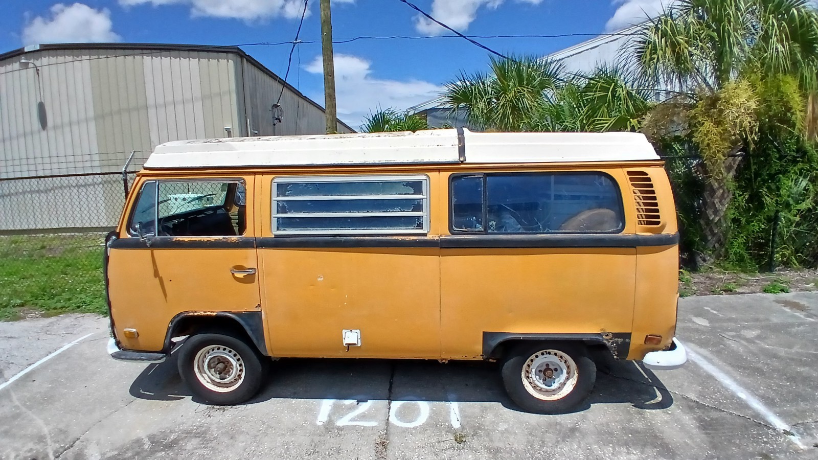 Volkswagen-Type-2-1972-6