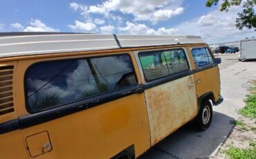 Volkswagen-Type-2-1972-8