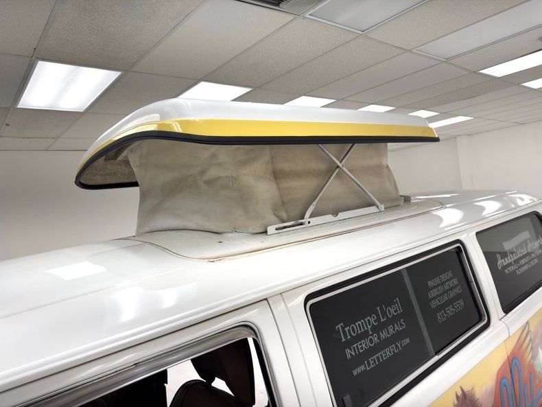 Volkswagen-Type-2-1976-Cream-Saddle-15