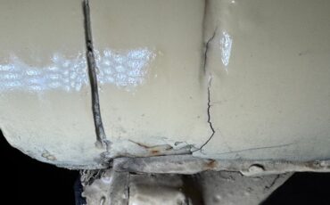 Volkswagen-Type-2-1976-Cream-Saddle-27