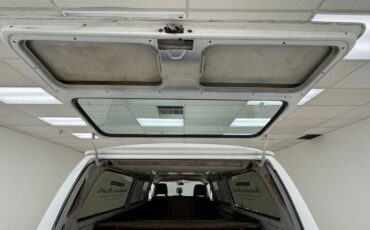 Volkswagen-Type-2-1976-Cream-Saddle-41